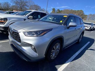 Used 2020 Toyota Highlander Limited Platinum video 3