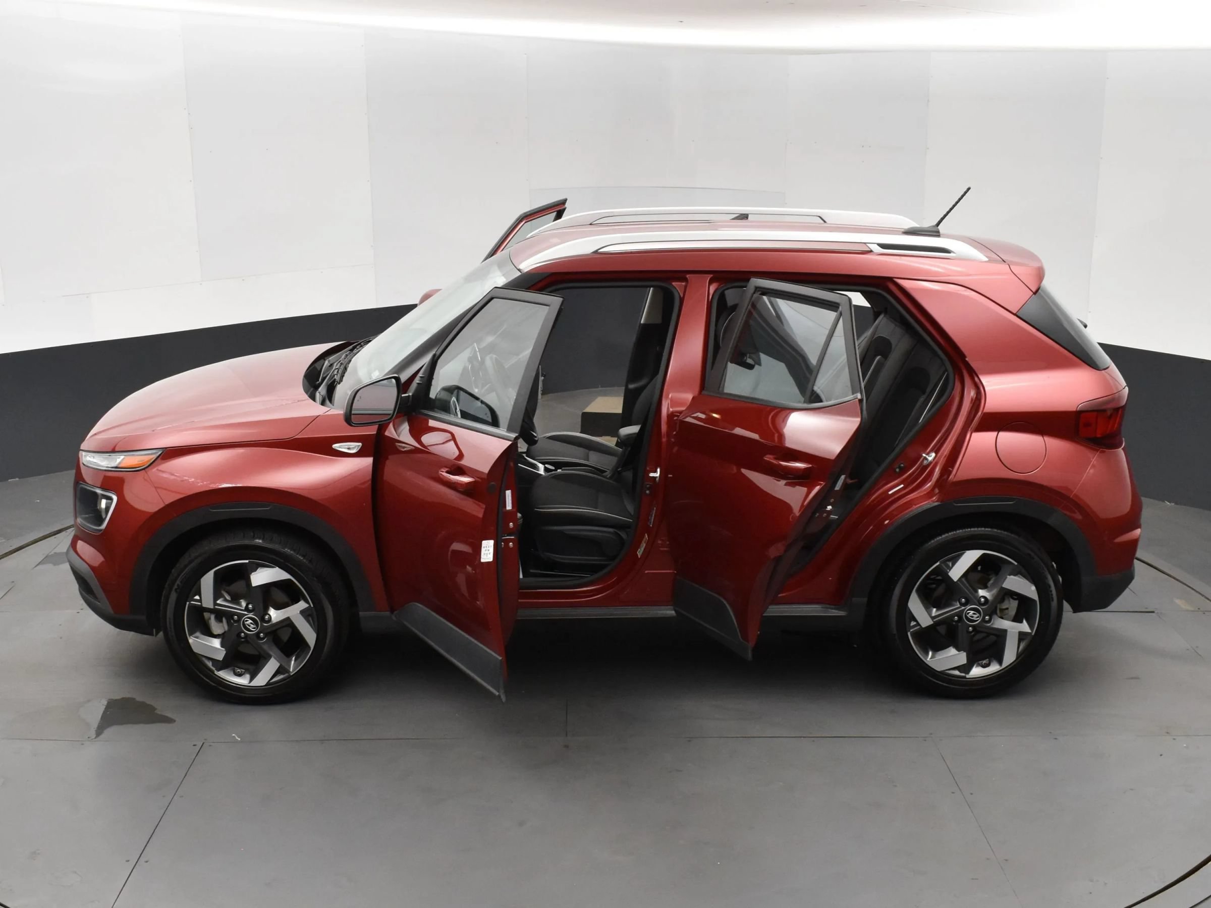 Used 2025 Hyundai Venue Limited FWD image 7