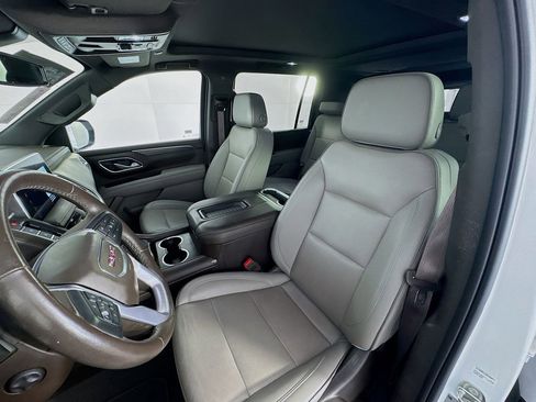Used 2022 GMC Yukon XL SLT w/ SLT Luxury Package image 22