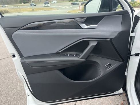 New 2026 Volkswagen Tiguan SE R-Line image 6