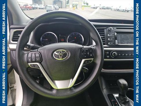 Certified 2019 Toyota Highlander LE FWD image 1