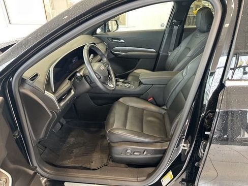 Used 2024 Cadillac XT4 Premium Luxury image 8