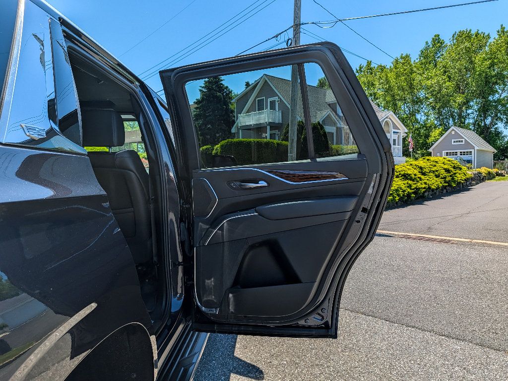Used 2023 Cadillac Escalade Premium Luxury AWD/4WD image 12