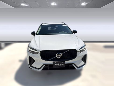 Used 2025 Volvo XC60 B5 Plus AWD/4WD image 6