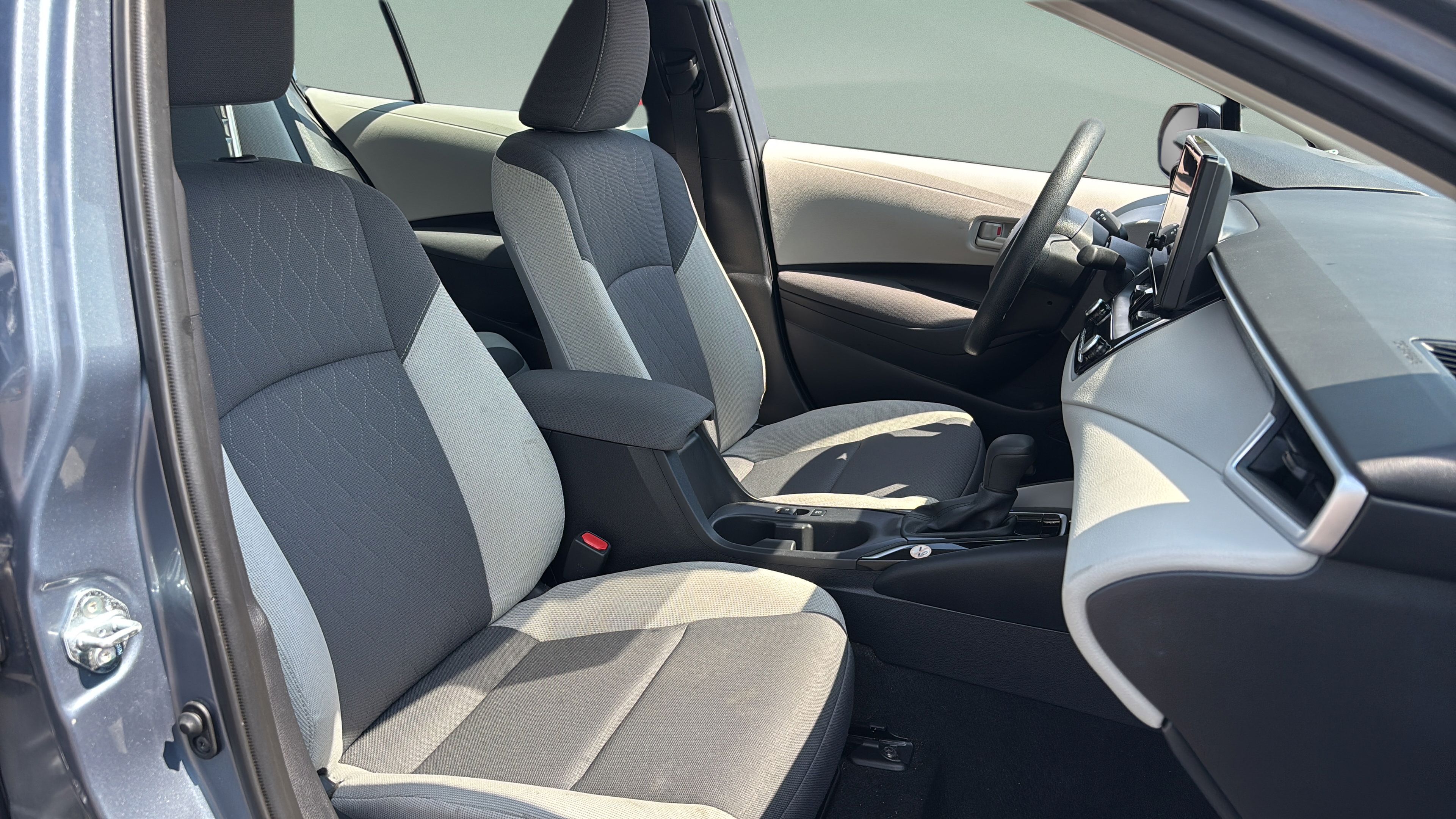 Used 2025 Toyota Corolla LE FWD image 16