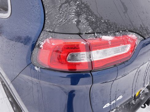 Certified 2018 Jeep Cherokee Latitude Plus w/ Cold Weather Group image 17