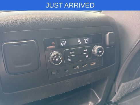 Used 2018 Chevrolet Suburban Premier AWD/4WD image 31