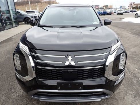 Used 2025 Mitsubishi Outlander SE image 11