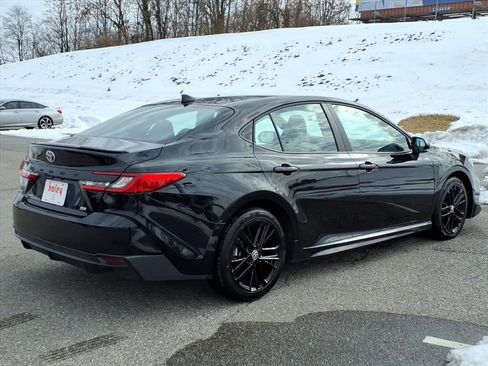 Certified 2025 Toyota Camry SE image 4