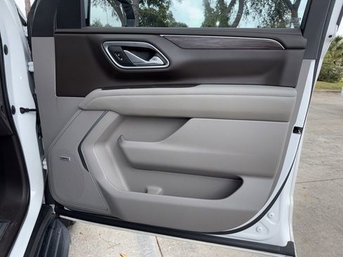 Used 2021 Chevrolet Tahoe LT w/ LT Signature Package image 22