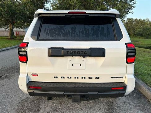Used 2025 Toyota 4Runner TRD Off-Road Premium AWD/4WD image 4