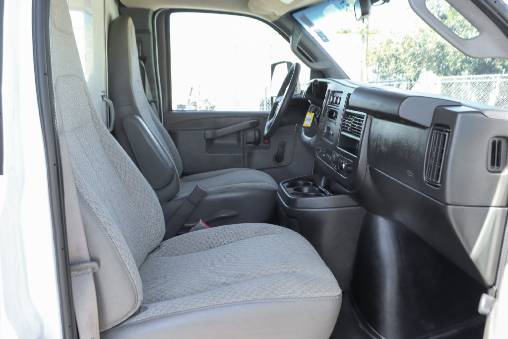 Used 2020 Chevrolet Express 3500 w/ Chrome Appearance Package RWD image 30