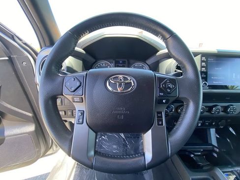 Certified 2020 Toyota Tacoma TRD Off-Road w/ Technology Package AWD/4WD image 26