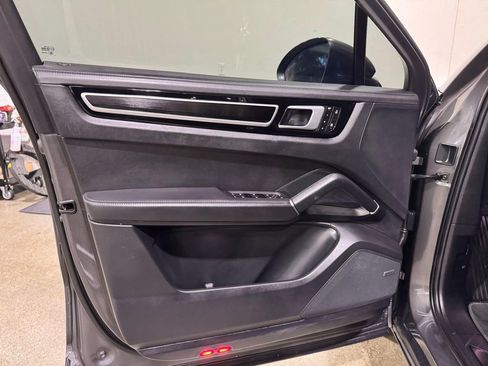 Used 2022 Porsche Cayenne GTS AWD/4WD image 24