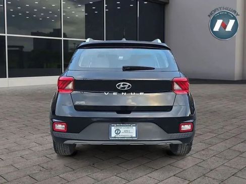 Used 2023 Hyundai Venue SEL image 4