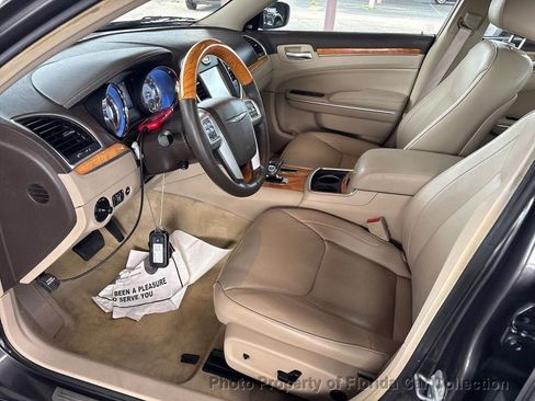 Used 2013 Chrysler 300 C RWD image 9