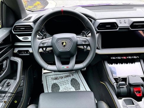 Used 2025 Lamborghini Urus SE image 7