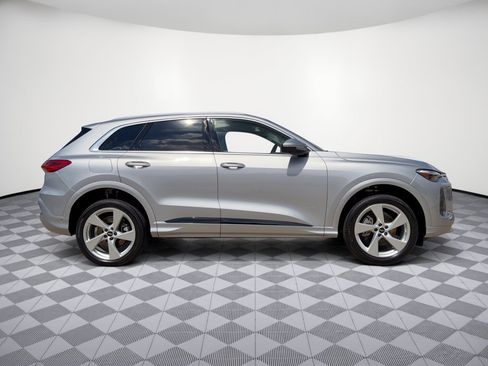 Used 2025 Audi Q5 Premium Plus w/ Premium Plus AWD/4WD image 8