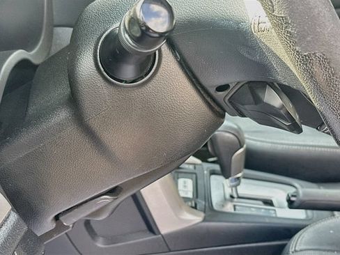 Used 2016 Subaru Forester 2.5i Limited AWD/4WD image 11