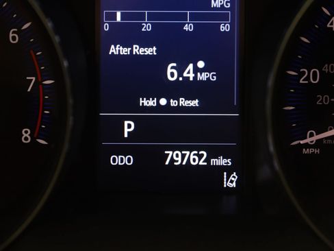 Used 2021 Toyota C-HR LE FWD image 31