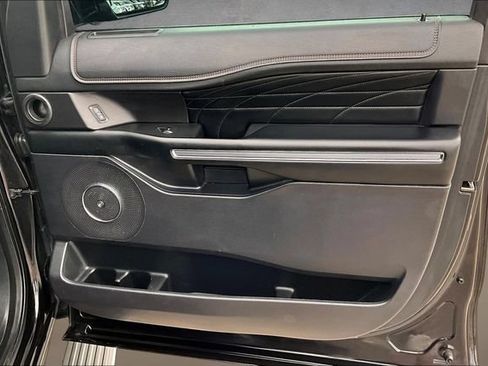 Used 2019 Ford Expedition Platinum AWD/4WD image 16