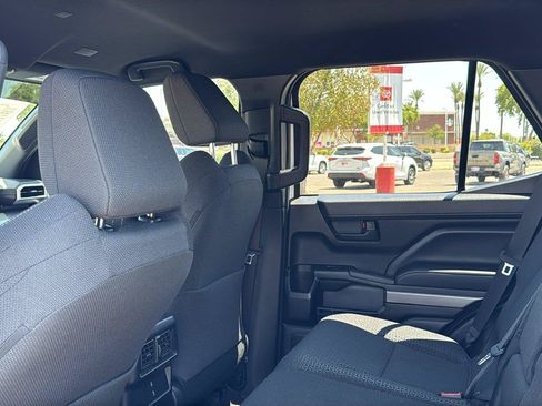 Used 2025 Toyota 4Runner SR5 AWD/4WD image 32