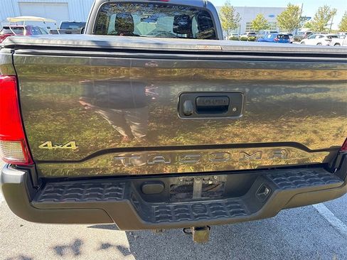 Used 2019 Toyota Tacoma SR image 4