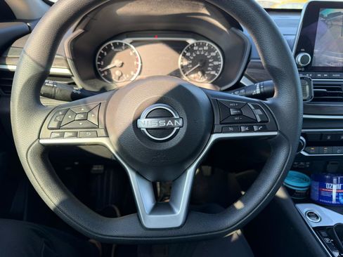 Used 2025 Nissan Altima 2.5 SV image 13