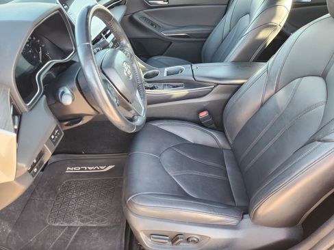 Used 2019 Toyota Avalon XLE image 16
