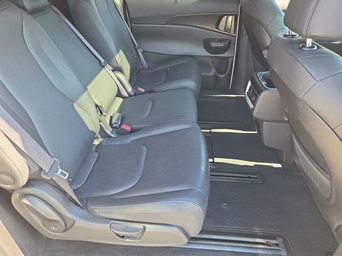 Used 2025 Kia Carnival SX w/ SX Dark Edition Package FWD image 18
