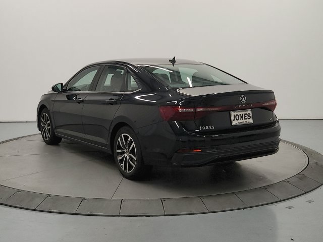 Used 2025 Volkswagen Jetta SE FWD image 6