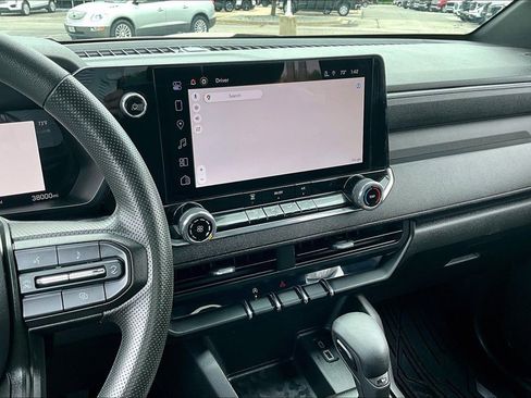 Used 2024 Chevrolet Colorado W/T image 10