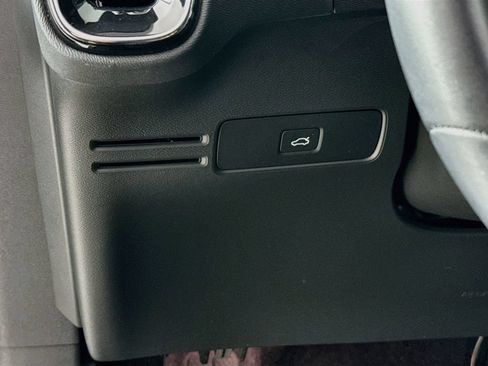 Used 2023 Volvo XC40 Recharge Ultimate w/ Protection Package Premier AWD/4WD image 11