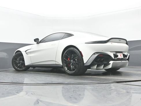 Used 2021 Aston Martin V8 Vantage Coupe image 25