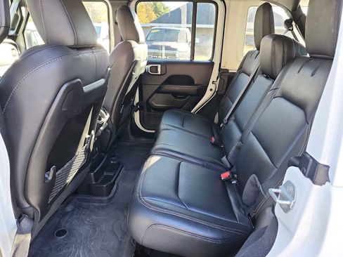 Used 2024 Jeep Wrangler Sahara image 15