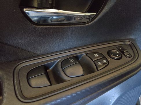 Used 2021 Nissan Versa SV image 27