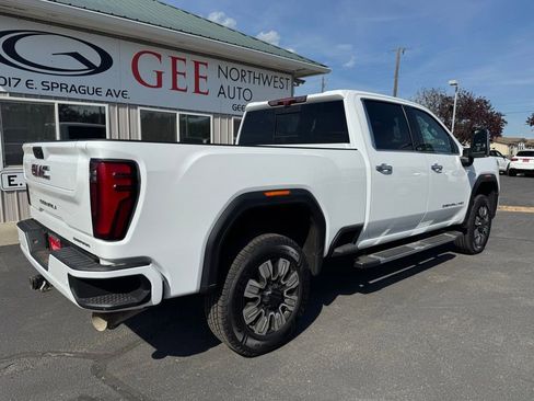 Used 2024 GMC Sierra 2500 Denali w/ Technology Package AWD/4WD image 4