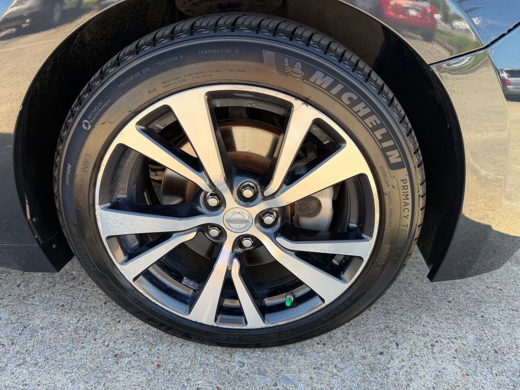 Used 2017 Nissan Maxima 3.5 SV FWD image 10