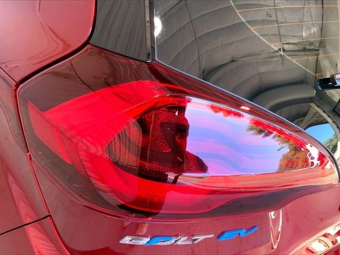 Used 2019 Chevrolet Bolt Premier w/ Infotainment Package image 29