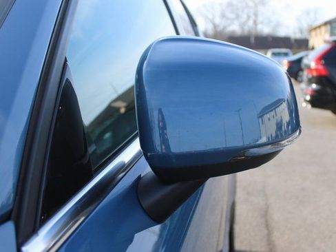 Used 2025 Volvo XC40 B5 Plus image 7