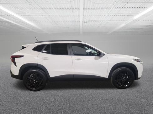 New 2025 Chevrolet Trax ACTIV w/ Sunroof Package image 5