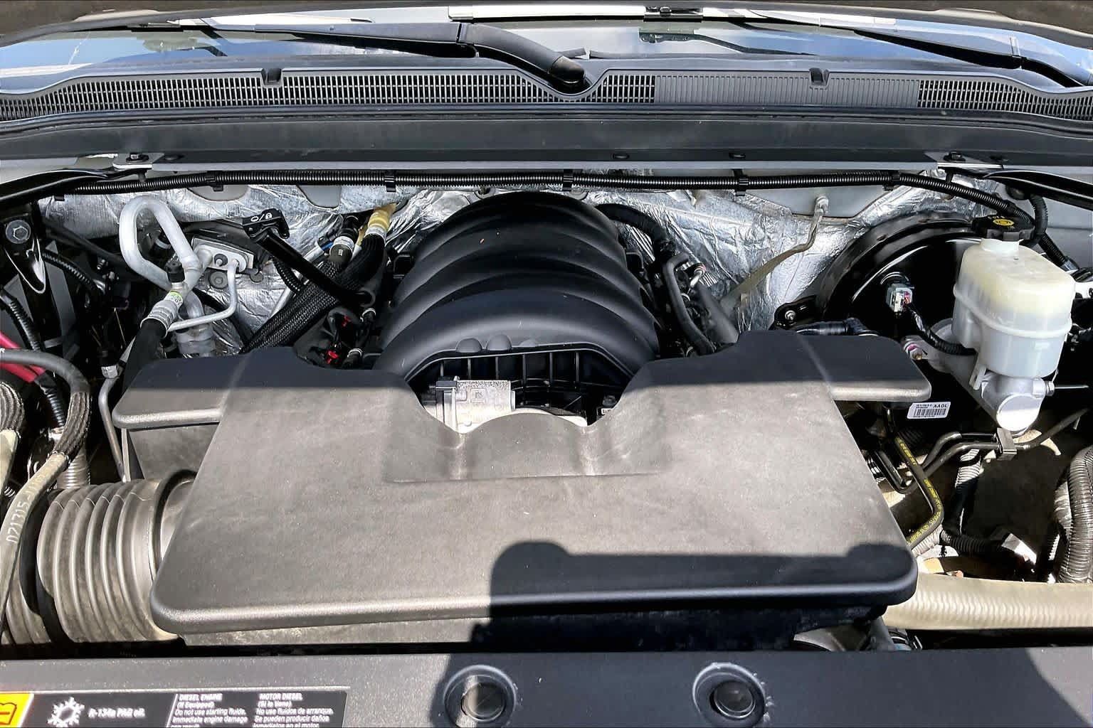 Used 2016 Chevrolet Suburban LS RWD image 31