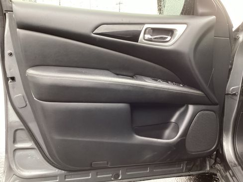 Used 2018 Nissan Pathfinder S AWD/4WD image 28