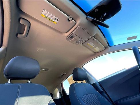 Used 2020 Kia Niro LXS image 22