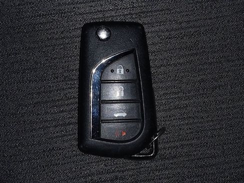 Used 2019 Toyota Camry LE FWD image 32