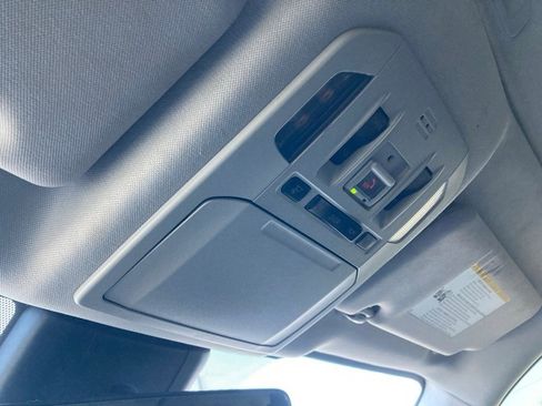 Used 2022 Toyota Highlander XLE image 25