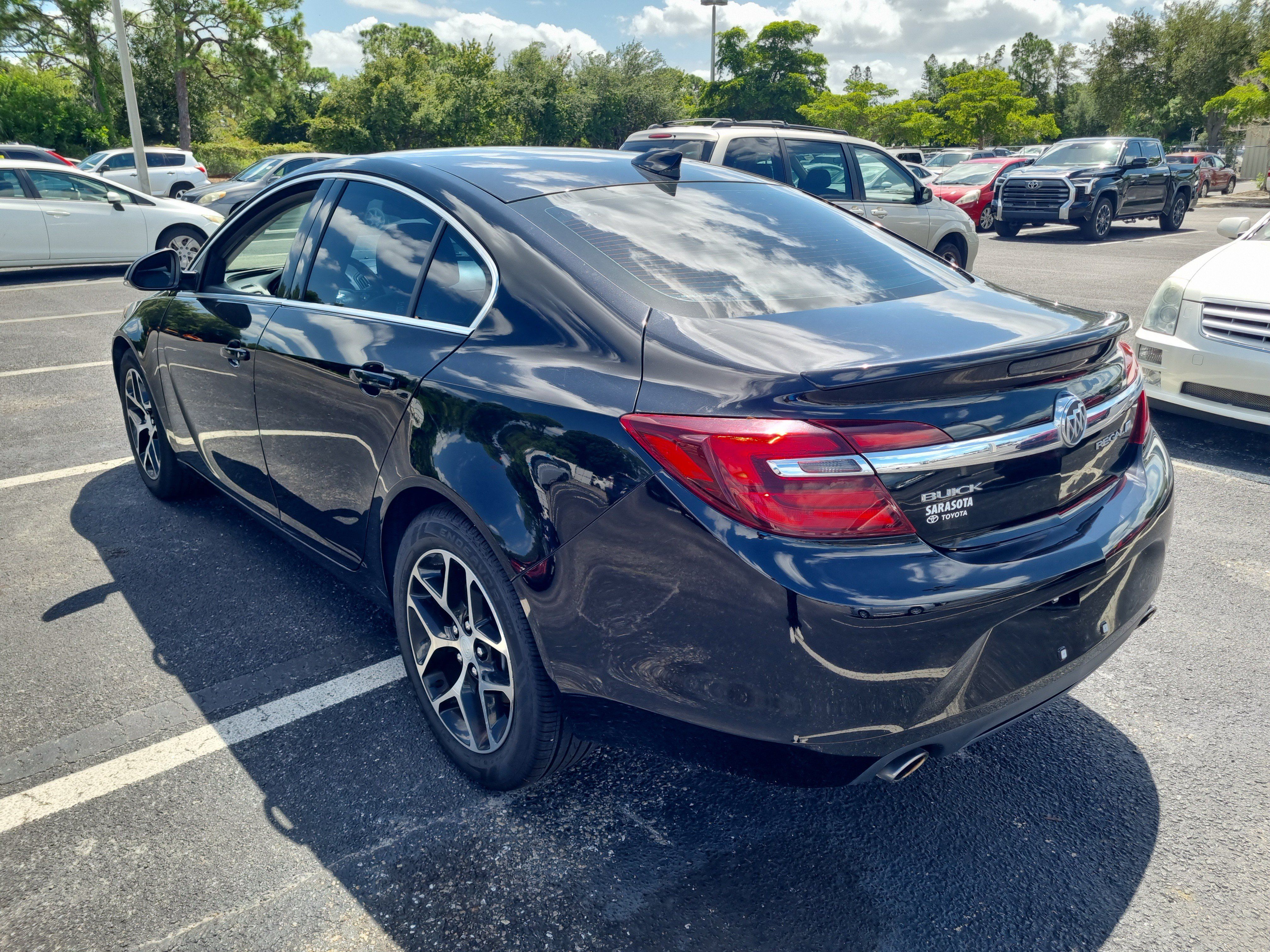 Used 2017 Buick Regal Sport Touring FWD image 4