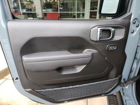 Used 2025 Jeep Wrangler Sport image 8