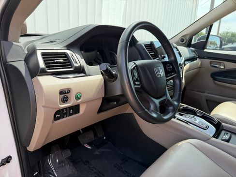 Used 2022 Honda Pilot Touring image 16
