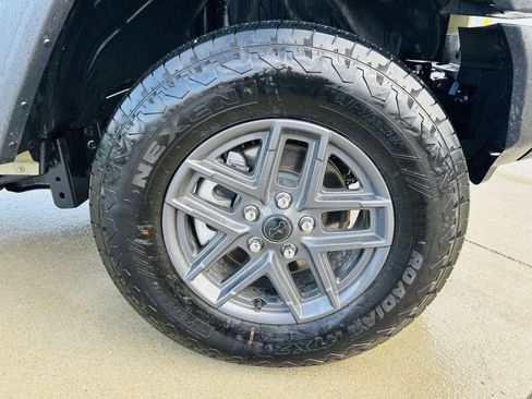 Used 2025 Jeep Wrangler Sport image 34